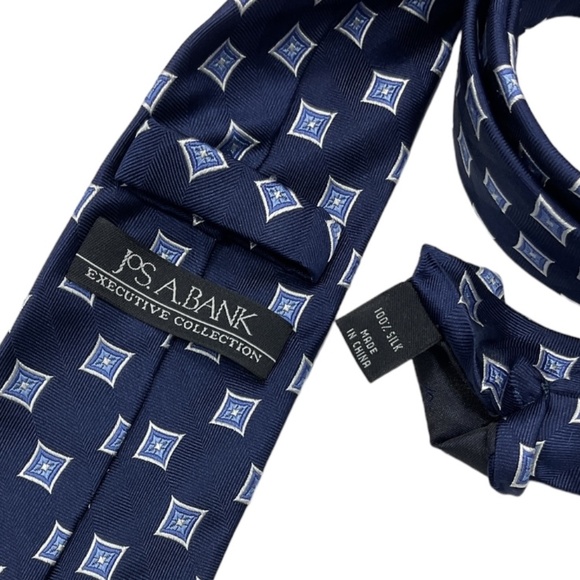 🆕JOS. A. BANK. Blue Geometric Silk DESIGNER Tie - Picture 3 of 4